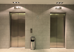 エレベーターの連動制御